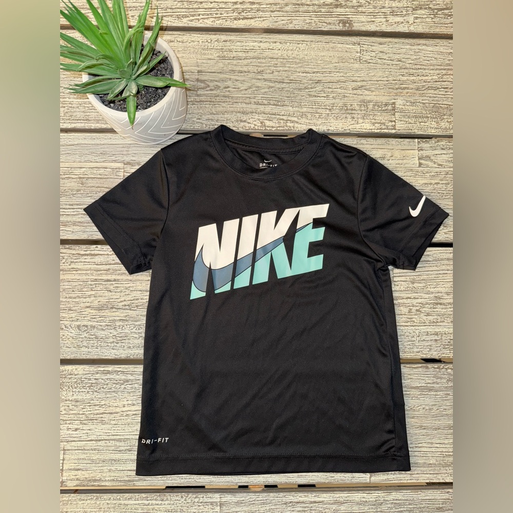 Boys Nike Dri-Fit Black T-Shirt, Size 6-7 years